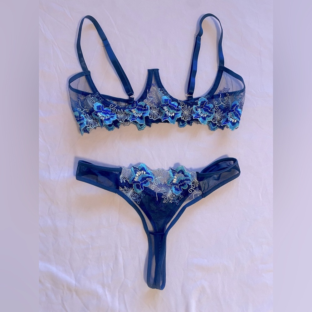 Bra and thong set